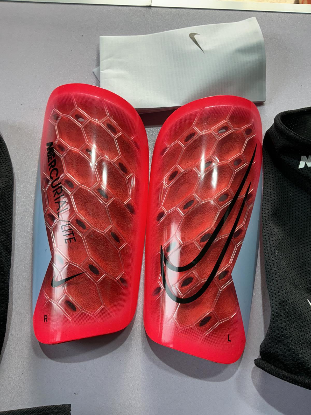 Nike Mercurial Lite Football Shin Guards Size Small