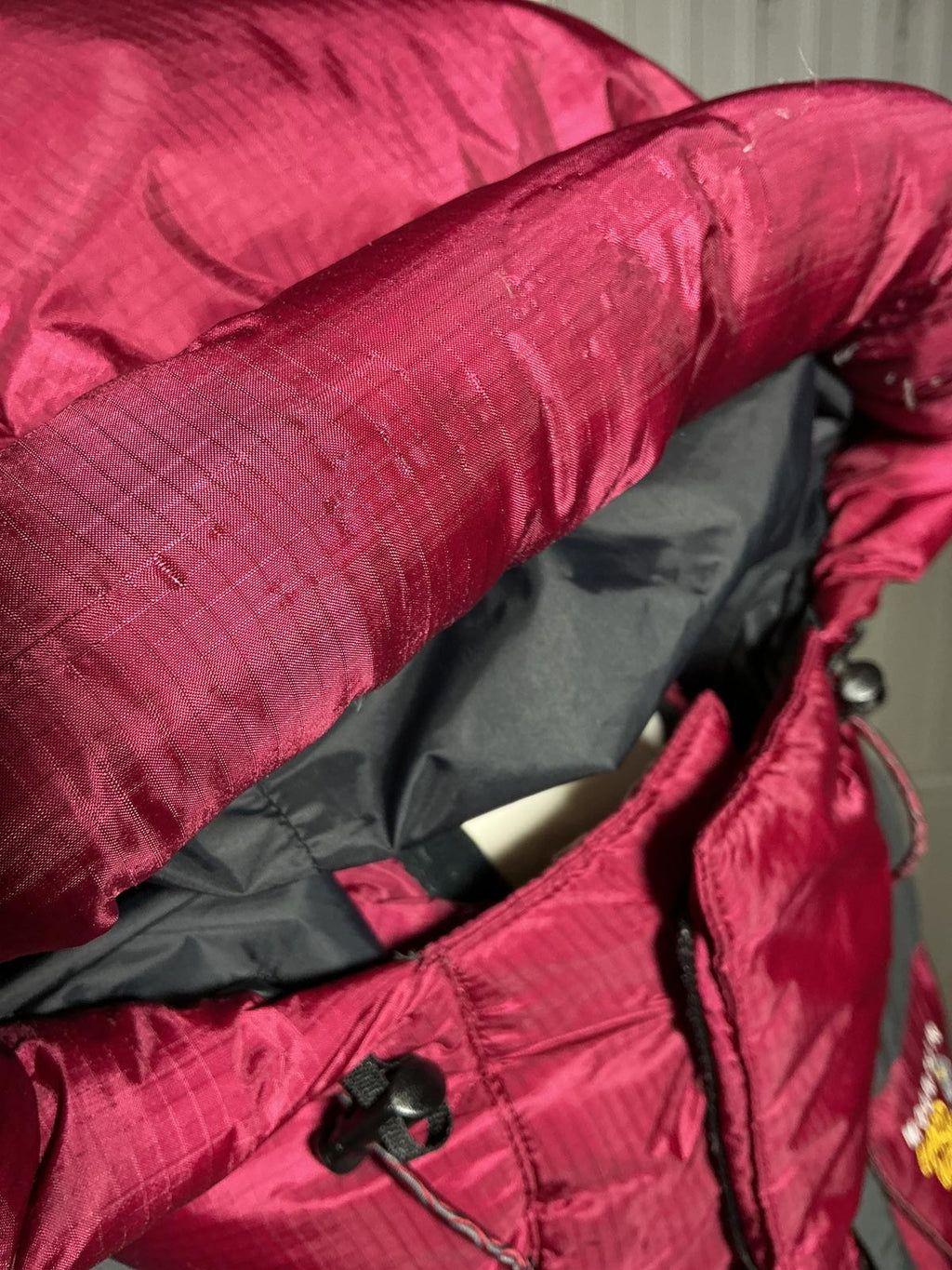 Mountain Hardwear Men's Down Insulated Puffer Jacket Burgundy and Grey Hooded