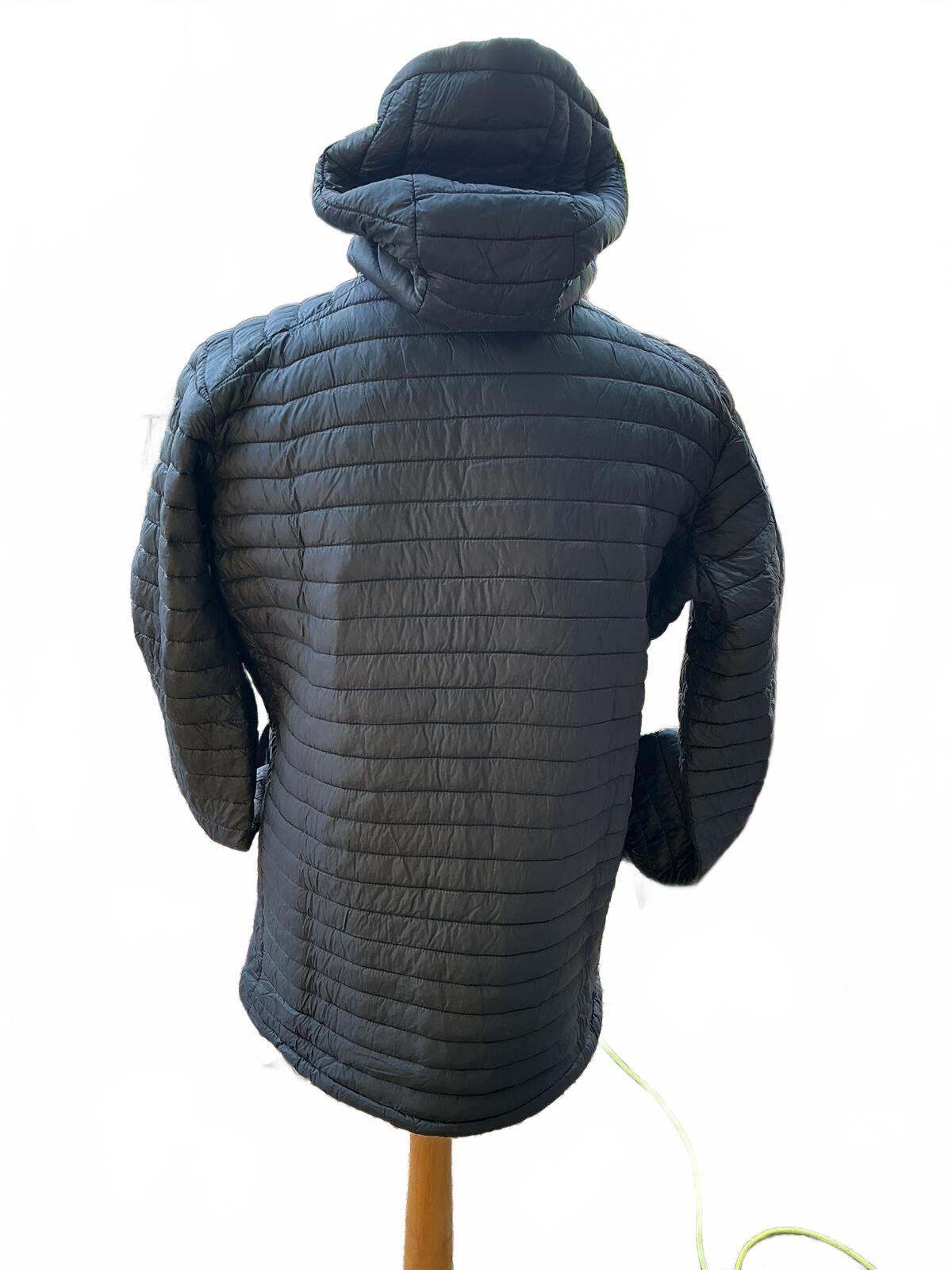 ISOBAA Men's Black Puffer Merino Jacket with Hood Size L Warm Lightweight