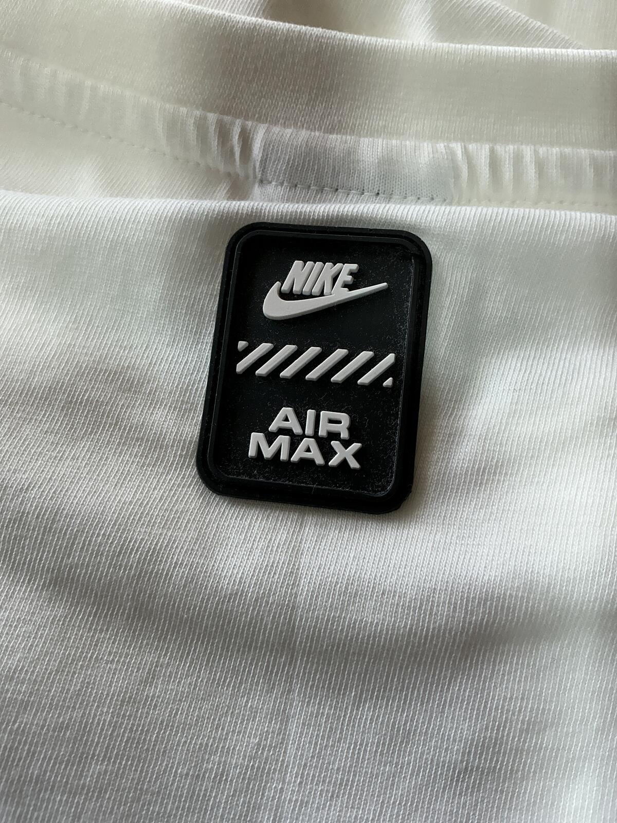 Nike Air Max White T-Shirt Size Regular M Casual Comfortable Fit