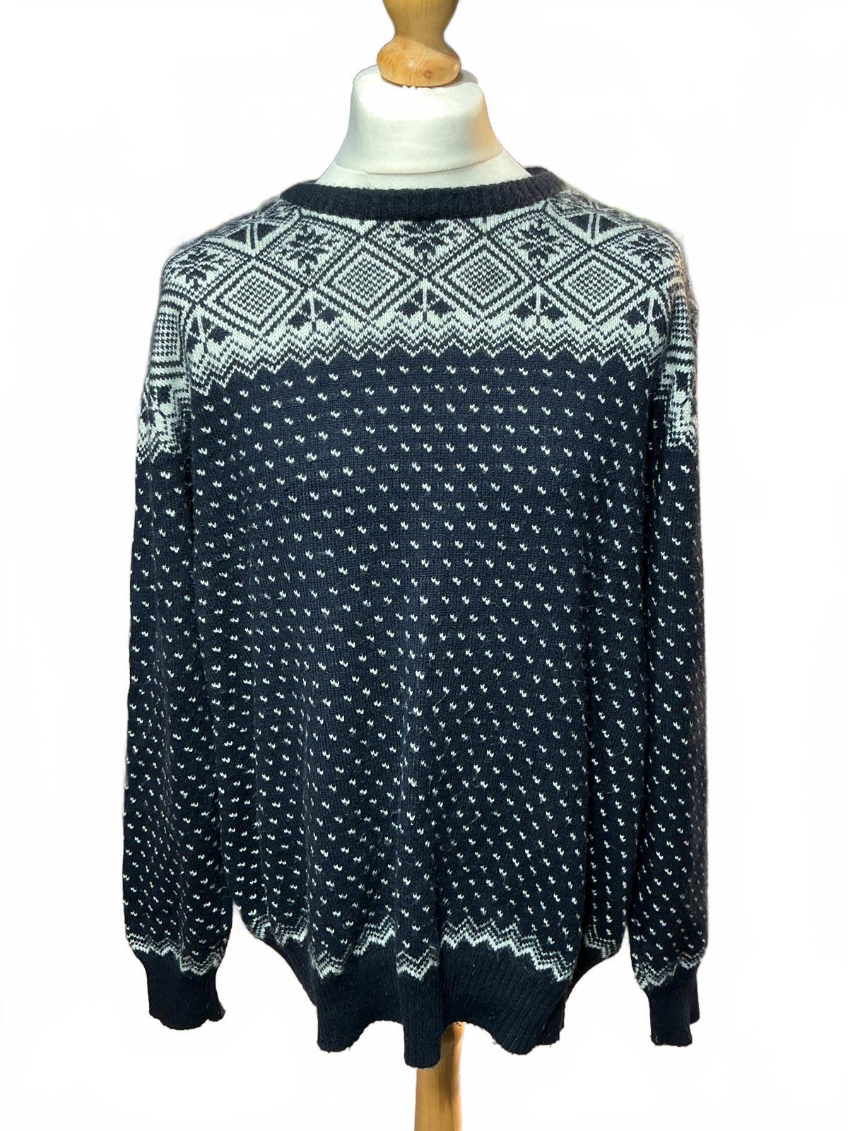 Men's Navy and White Patterned Crew Neck Sweater