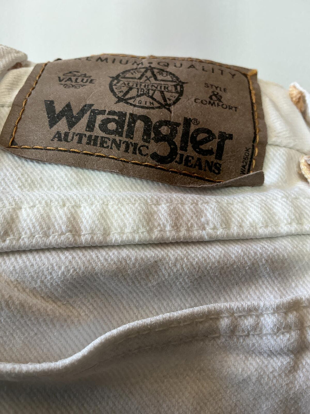 Wrangler White Denim Shorts Classic Fit Size Waist 36 in. Comfortable