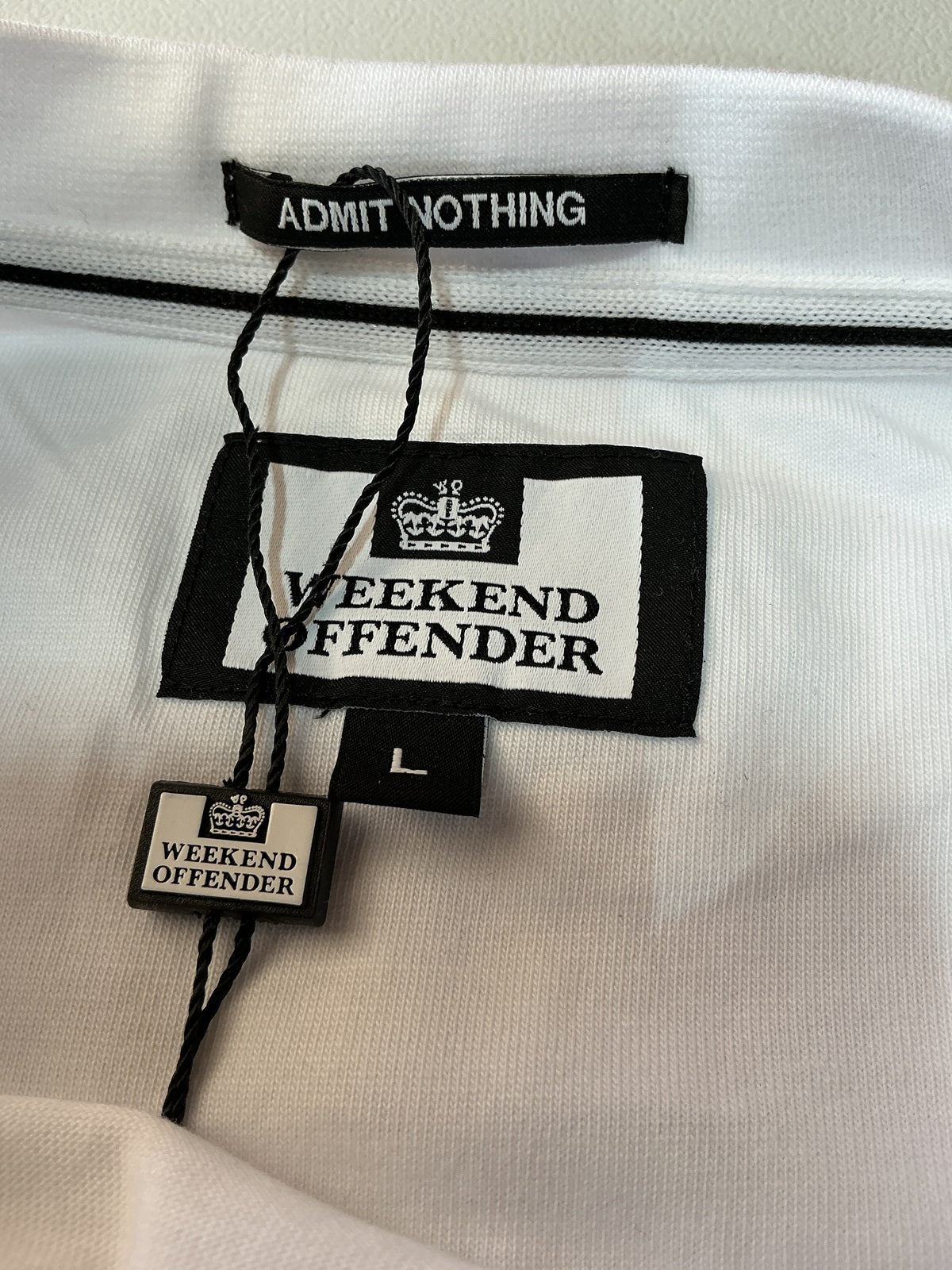 Weekend Offender White Graphic T-Shirt Size L Casual Streetwear Cotton