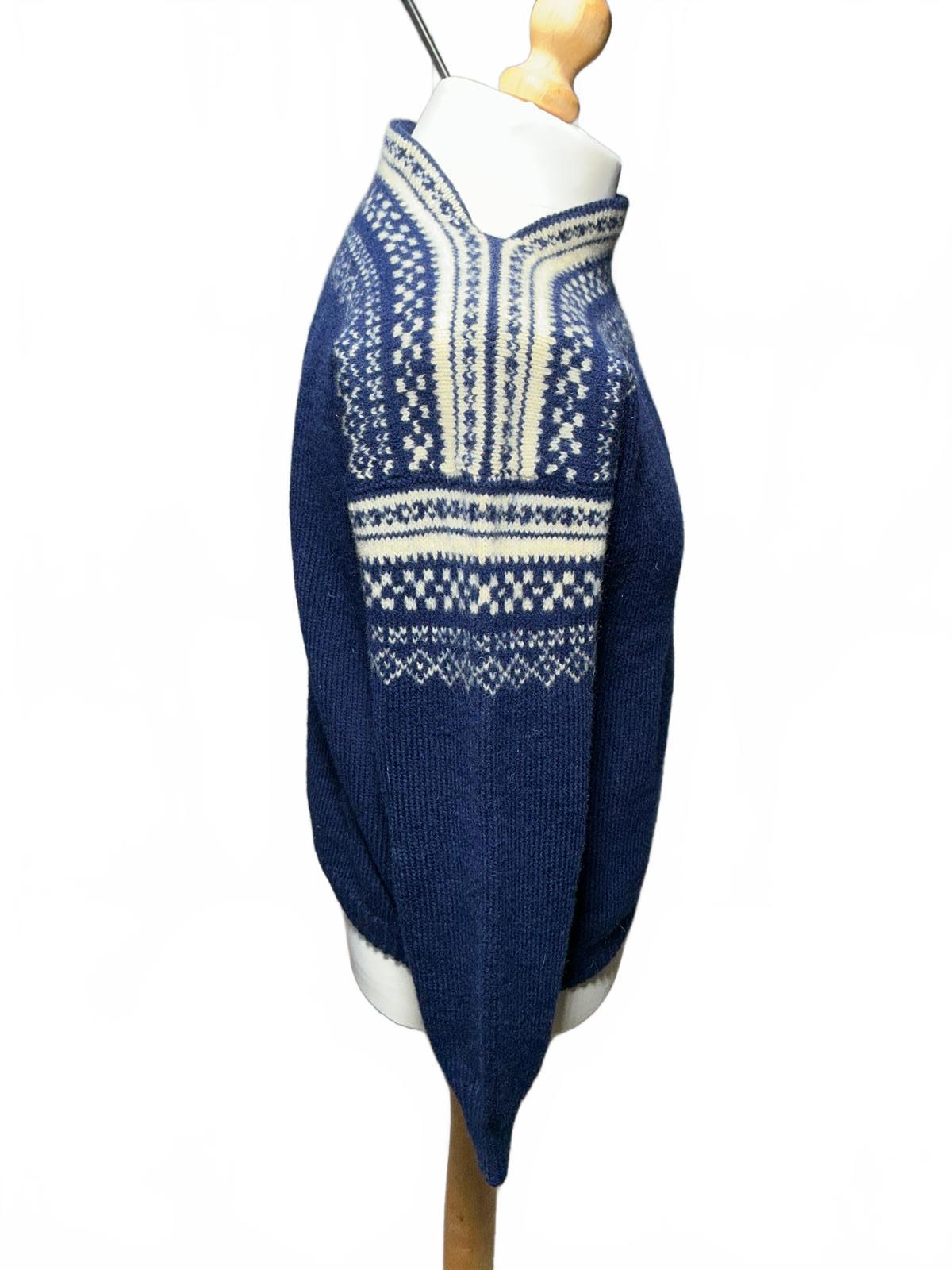 Vintage Men's Blue and White Patterned Icelandic Wool Sweater