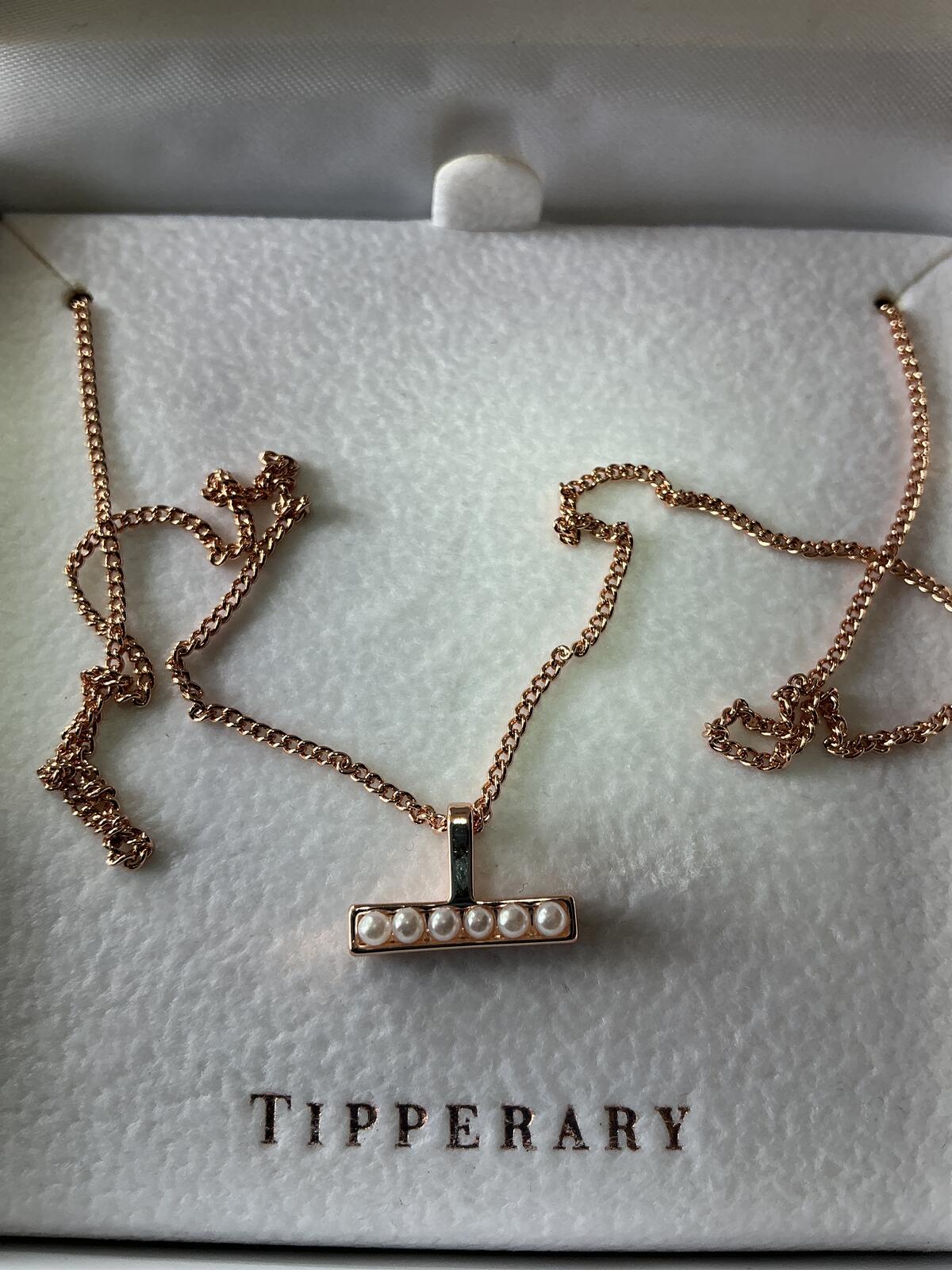 Tipperary Rose Gold Necklace with Pearl Bar Pendant Size