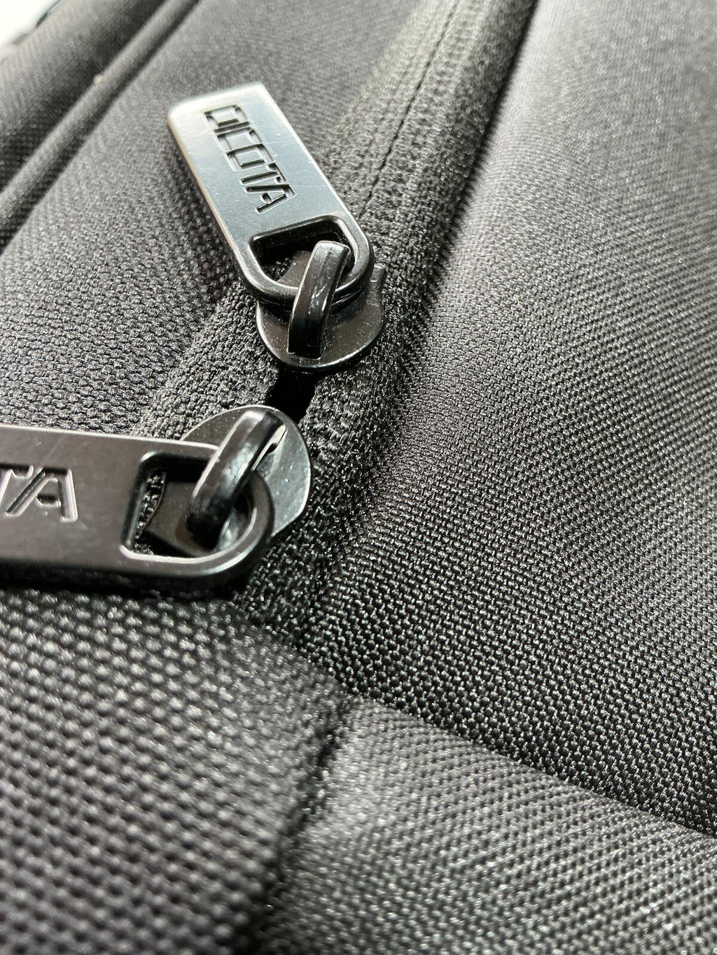 Dicota Black Laptop Bag with Shoulder Strap and Handles