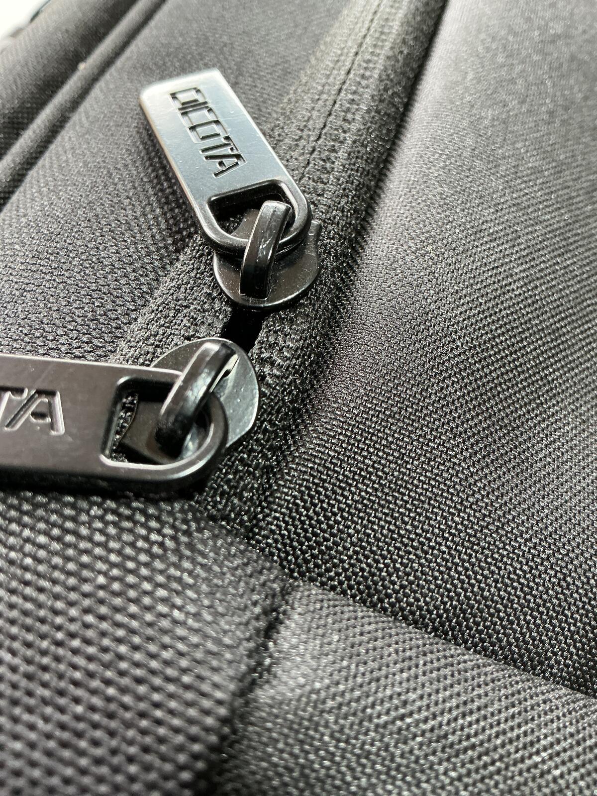 Dicota Black Laptop Bag with Shoulder Strap and Handles