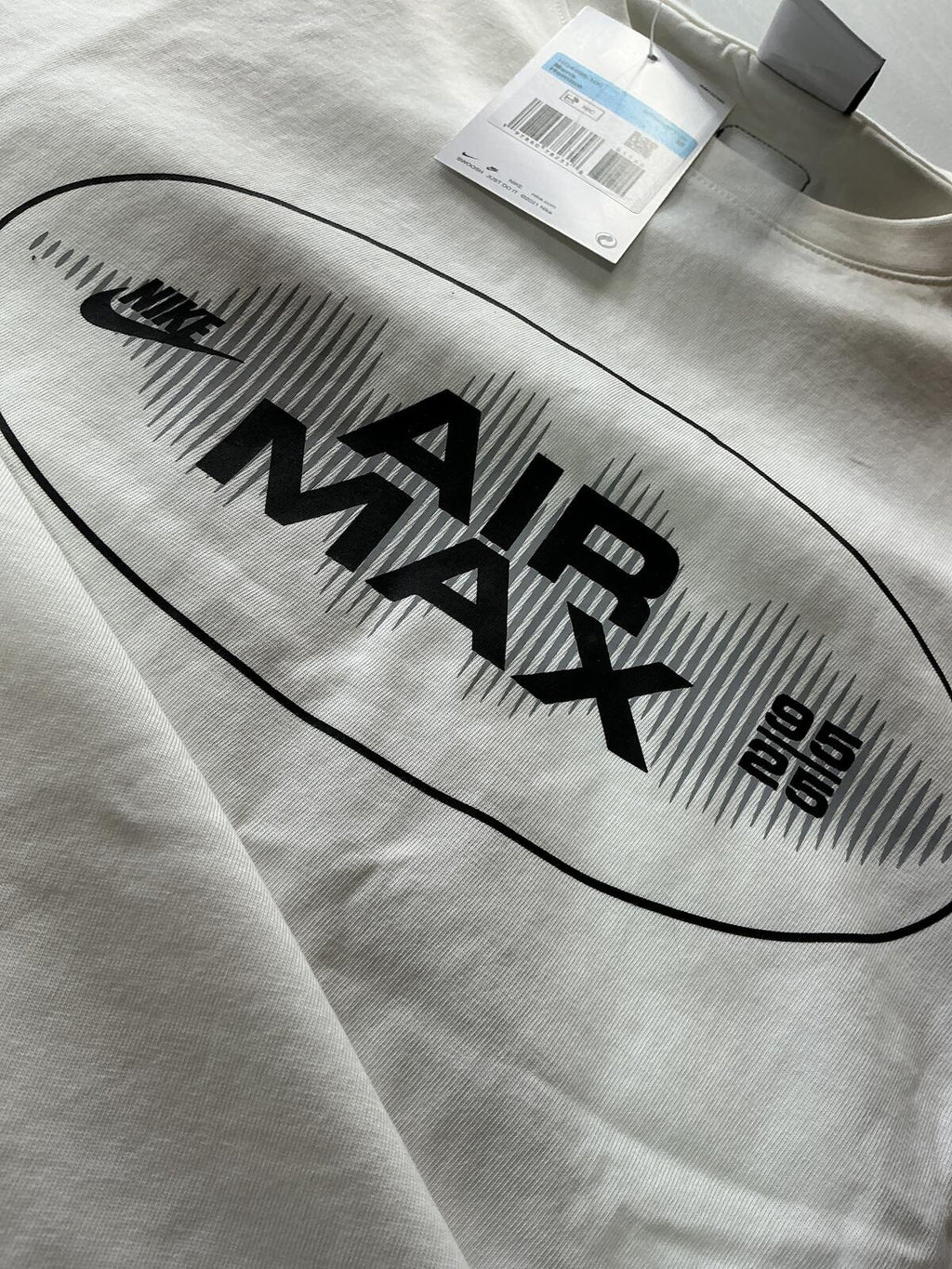 Nike Air Max White T-Shirt Size Regular M Casual Comfortable Fit