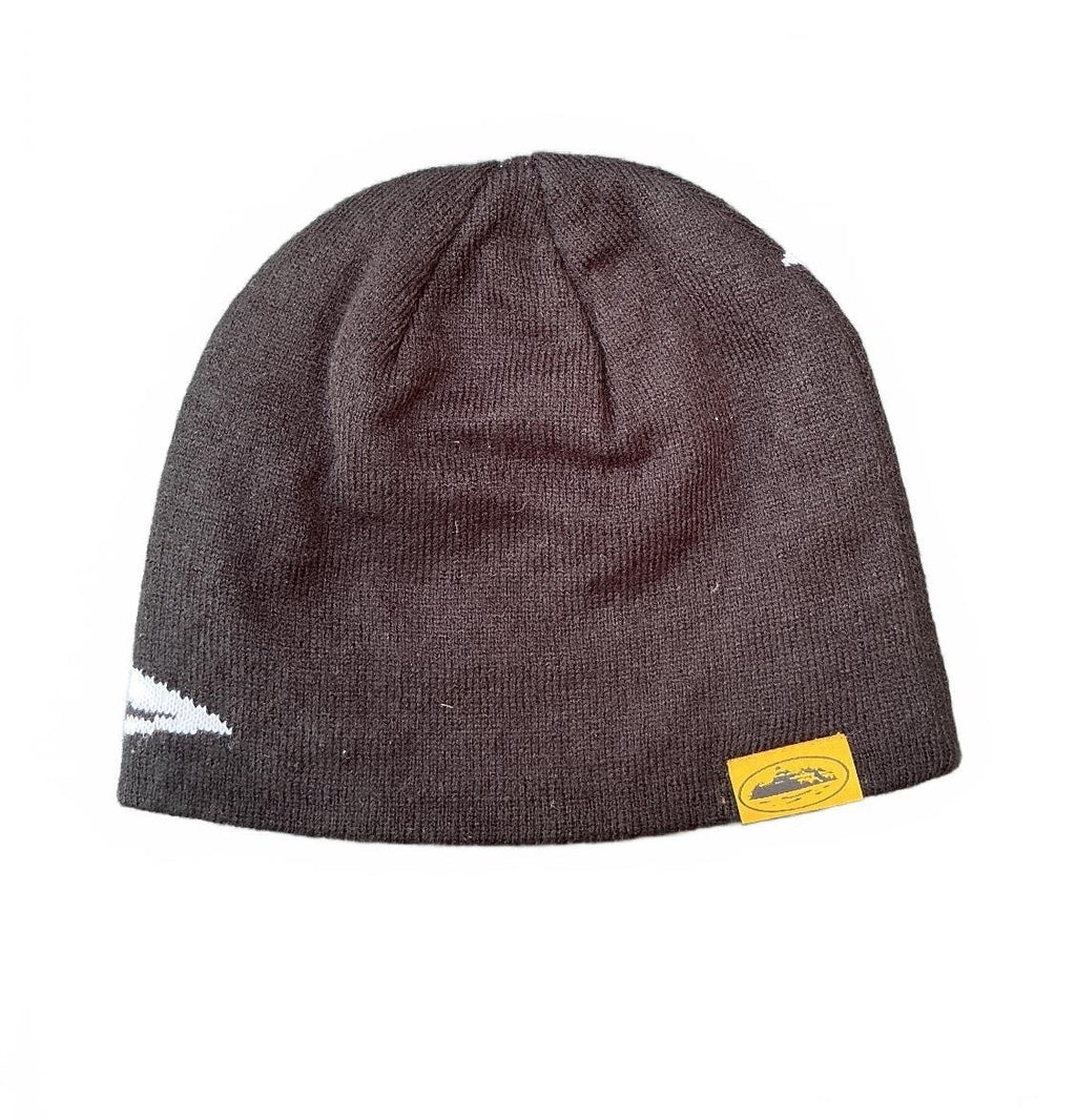Corteiz "4 Starz" Beanie in black with a prominent white star graphic.