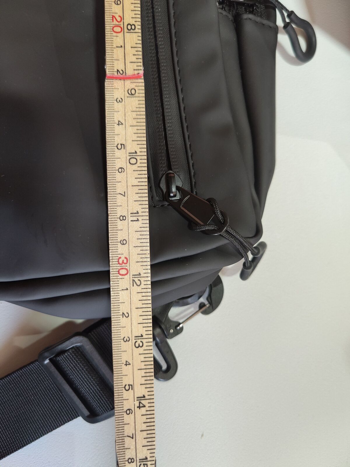 Geestock Black Sling Bag Crossbody Compact Size Adjustable Strap